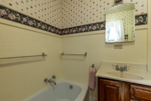 St Johns MI Bathroom Remodel Before Photo (5)